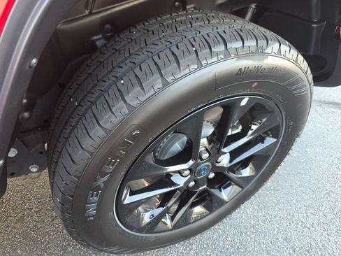 Used 2025 Jeep Wrangler Unlimited Sahara AWD/4WD image 23