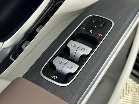 Certified 2023 Mercedes-Benz EQS 580 4MATIC SUV image 12