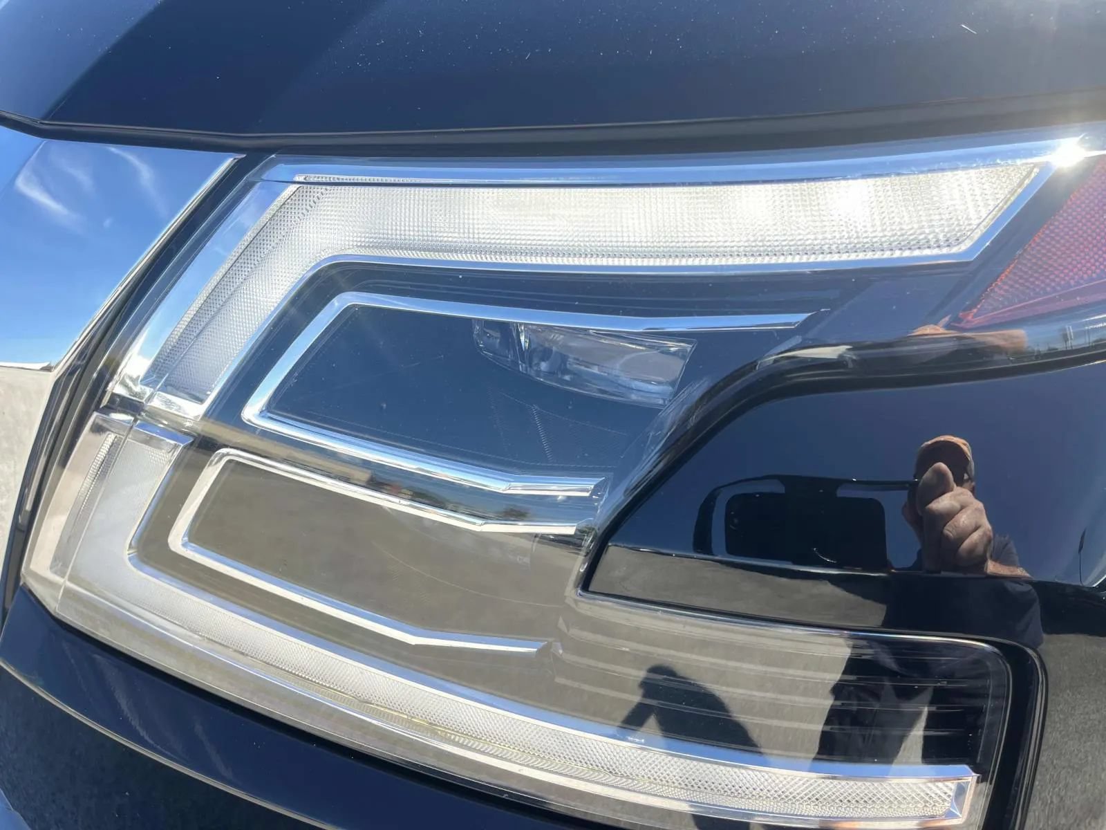 Used 2024 Nissan Armada SL w/ Captain's Chairs Package AWD/4WD image 9