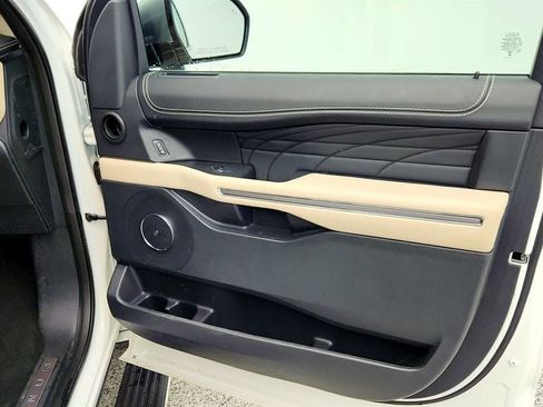 Used 2024 Ford Expedition Platinum image 25