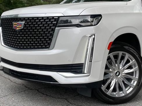 Used 2022 Cadillac Escalade Premium Luxury AWD/4WD image 3