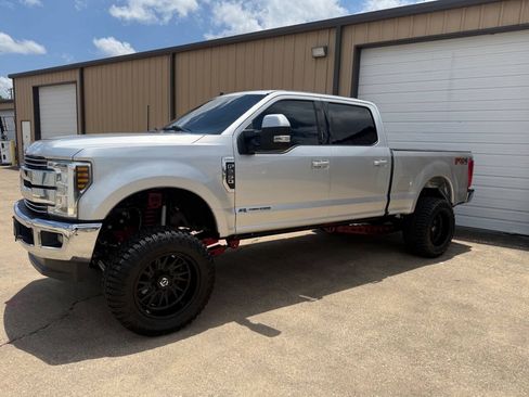 Used 2019 Ford F250 Lariat w/ Lariat Value Package AWD/4WD image 5
