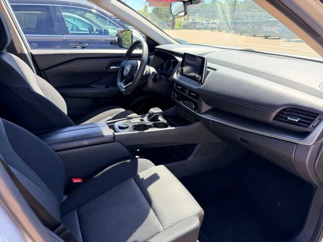 Used 2024 Nissan Rogue SV AWD/4WD image 10