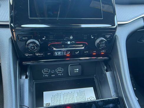 New 2025 Jeep Grand Cherokee L Altitude image 31