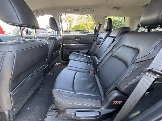 Used 2024 Nissan Pathfinder SL AWD/4WD image 23