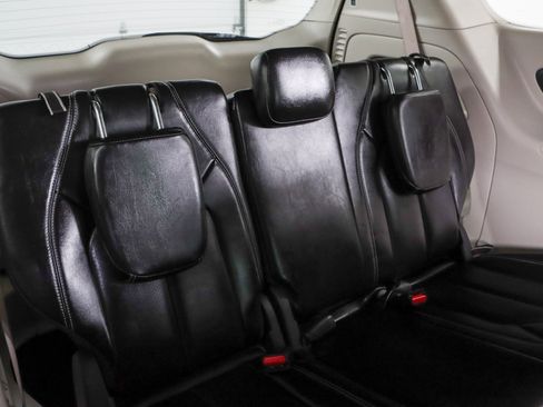 Used 2023 Chrysler Pacifica Touring-L FWD image 30