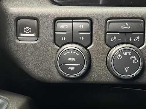 Certified 2022 Chevrolet Silverado 1500 LT image 17