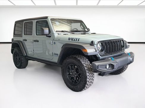 Used 2024 Jeep Wrangler Unlimited AWD/4WD image 3