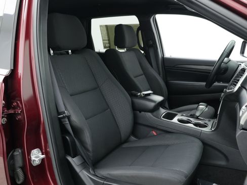 Used 2019 Jeep Grand Cherokee Laredo RWD image 43