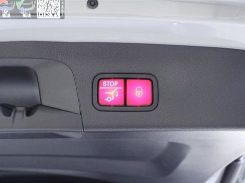 Used 2024 Mercedes-Benz GLS 450 4MATIC image 13