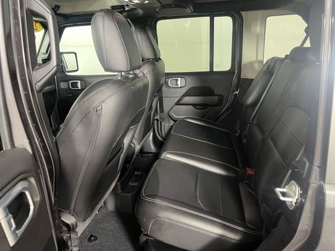 Used 2021 Jeep Wrangler Unlimited Sahara w/ Cold Weather Group AWD/4WD image 28