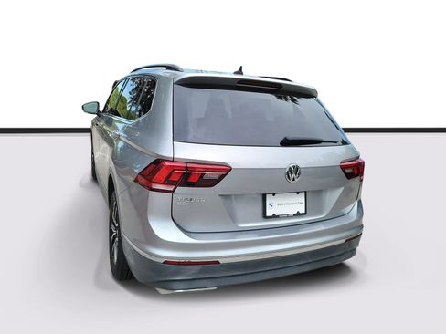 Used 2021 Volkswagen Tiguan SE w/ Panoramic Sunroof Package FWD image 3