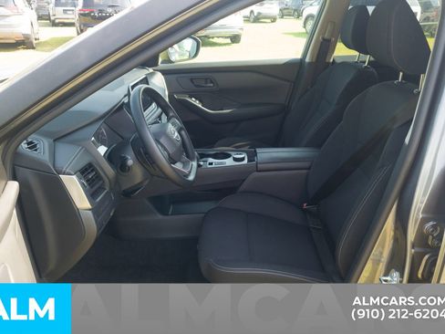 Used 2025 Nissan Rogue S AWD/4WD image 7