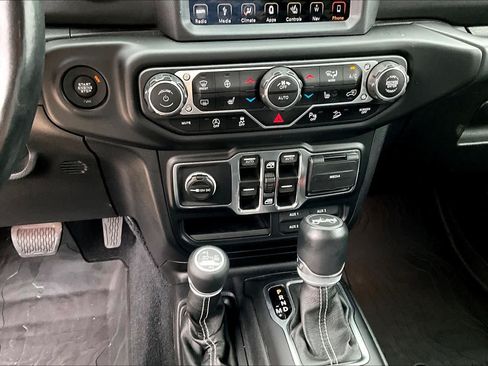 Used 2018 Jeep Wrangler Unlimited Sahara w/ Quick Order Package 24M Moab AWD/4WD image 31