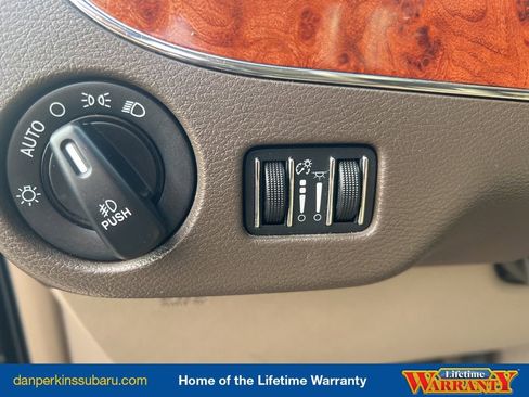 Used 2016 Chrysler Town & Country Touring image 11