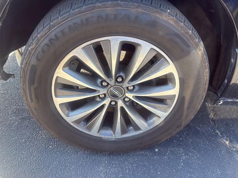 Used 2016 Lincoln Navigator Select AWD/4WD image 3