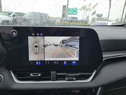 Used 2025 Chevrolet Equinox LT w/ Safety and Technology Package image 10