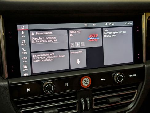 Certified 2025 Porsche Macan S AWD/4WD image 34