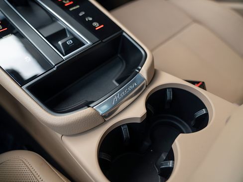 Used 2025 Porsche Macan image 14