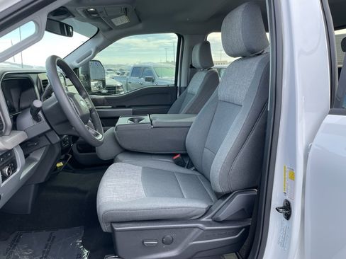 Used 2023 Ford F350 XLT w/ XLT Premium Package image 7