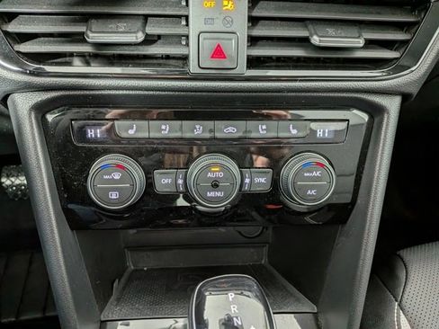 Used 2022 Volkswagen Taos SEL w/ Panoramic Sunroof Package image 20