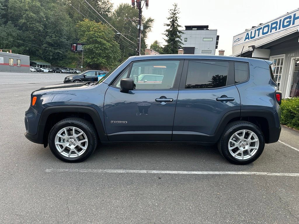 Used 2023 Jeep Renegade Latitude AWD/4WD image 8
