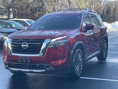 Used 2025 Nissan Pathfinder SL w/ SL Premium Package image 3