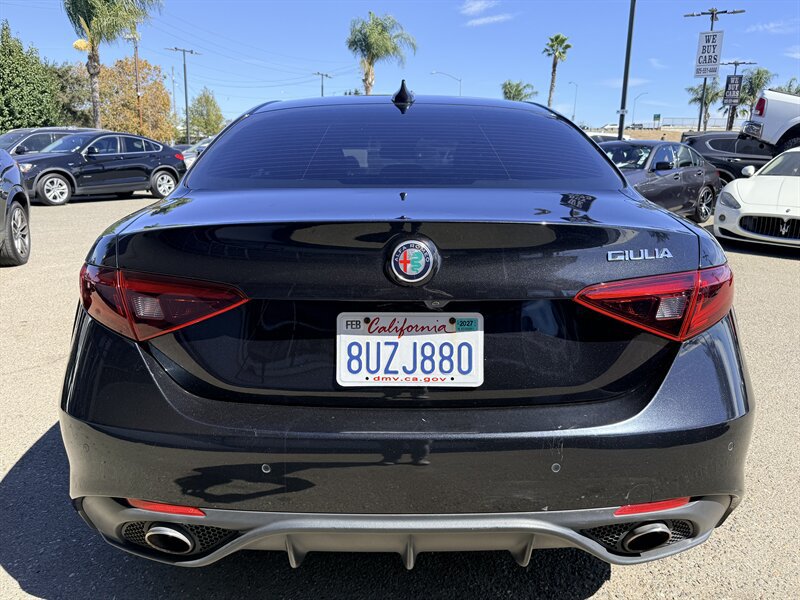 Used 2018 Alfa Romeo Giulia AWD image 6