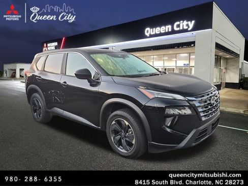 Used 2025 Nissan Rogue SV FWD image 1