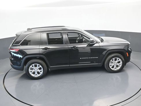 Used 2024 Jeep Grand Cherokee Limited w/ Luxury Tech Group II image 60