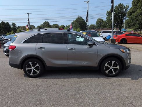 Used 2017 Kia Sorento EX w/ EX V6 Premium Package FWD image 2