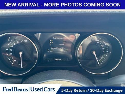 Used 2022 Jeep Wrangler Unlimited Sahara w/ Cold Weather Group AWD/4WD image 15