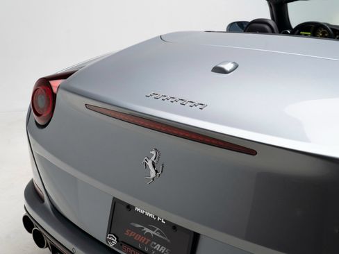 Used 2016 Ferrari California T RWD image 62