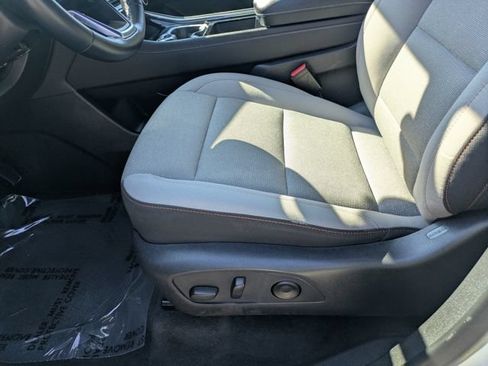 Used 2025 Chevrolet Traverse LT AWD/4WD image 21