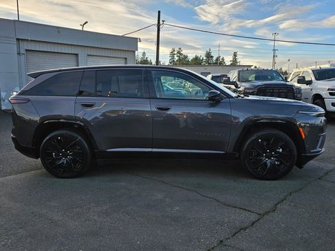 New 2025 Jeep Wagoneer S Launch Edition image 9