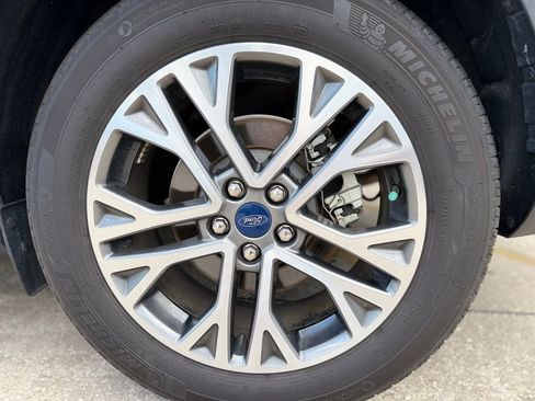 Used 2021 Ford Escape SEL w/ Technology Package FWD image 10