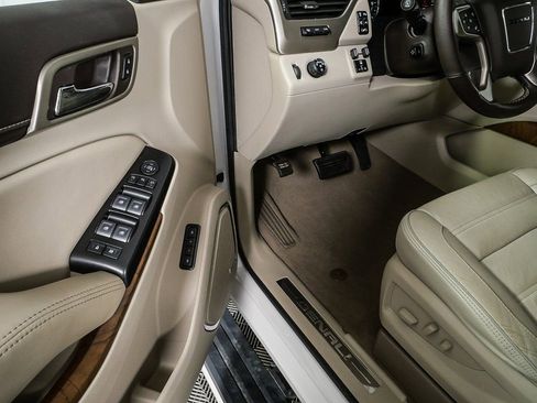 Used 2020 GMC Yukon Denali w/ Denali Ultimate Package image 8