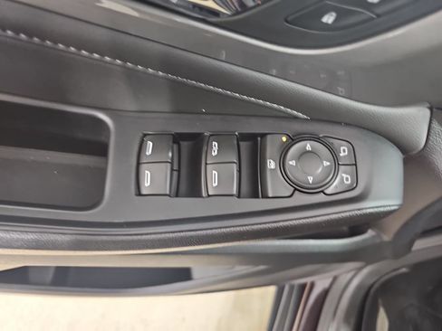 Used 2023 Chevrolet Traverse LT FWD image 34