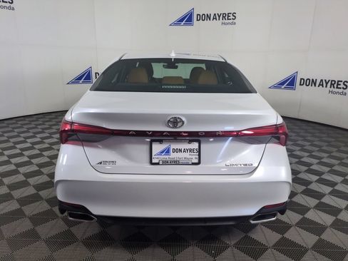 Used 2020 Toyota Avalon Limited w/ All Weather Liner Package FWD image 4
