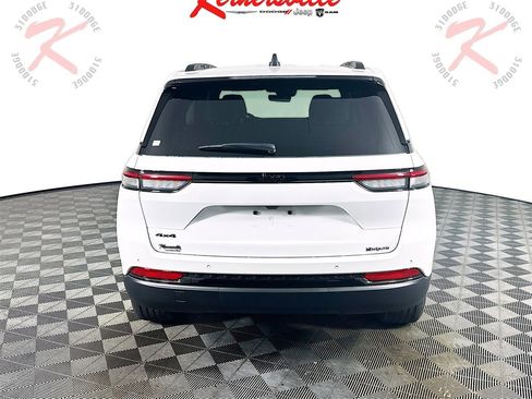 New 2025 Jeep Grand Cherokee Altitude image 6