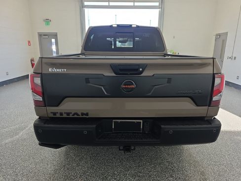 Used 2021 Nissan Titan PRO-4X w/ Pro-4x Convenience Package image 4