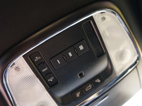 Used 2019 Jeep Grand Cherokee Limited AWD/4WD image 21