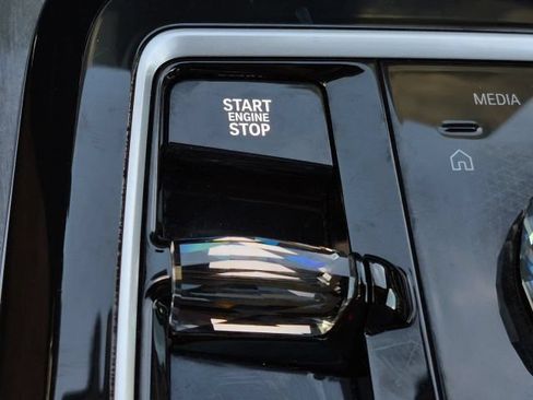 Used 2025 BMW 740i RWD image 39