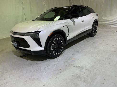 Certified 2025 Chevrolet Blazer EV RS image 6