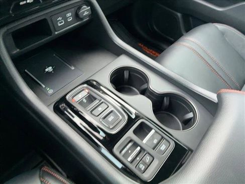 Used 2025 Honda Pilot TrailSport image 12