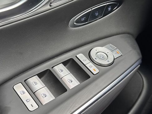 Used 2025 Genesis GV70 2.5T w/ Advanced Package AWD/4WD image 35