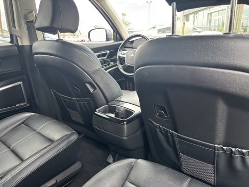 Used 2023 Kia Telluride EX w/ EX Captain's Chair Package AWD/4WD image 11