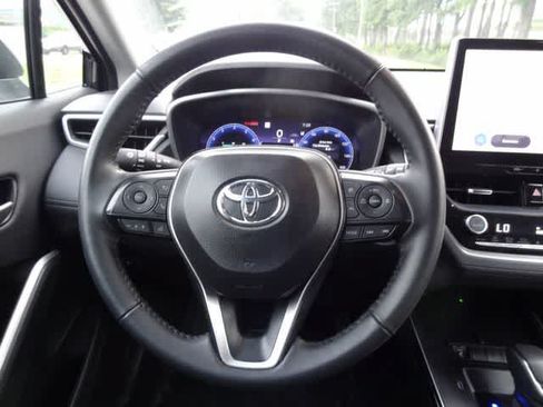 Used 2026 Toyota Corolla Cross XLE FWD image 12