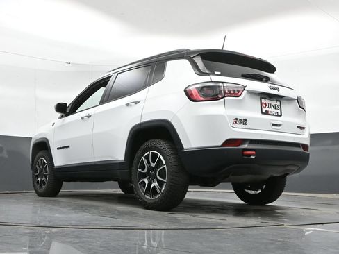 Used 2025 Jeep Compass Trailhawk AWD/4WD image 46