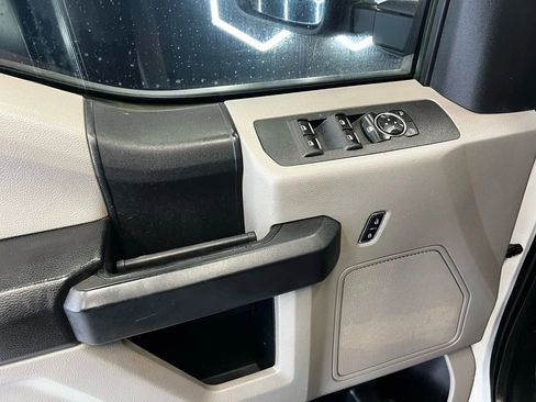 Used 2017 Ford F250 XL w/ Power Equipment Group AWD/4WD image 19